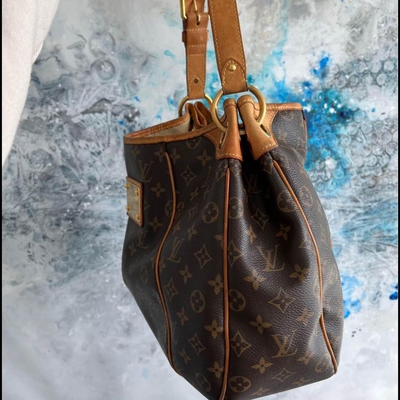 AUTHENTIC - Picture 5 of 6